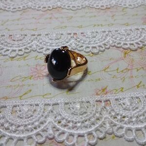 Elegant Gold and Black Women's Ring